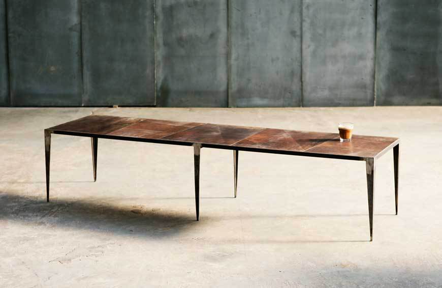 table basse, Heerenhuis, acier noir et cuir enduit, sur mesure
