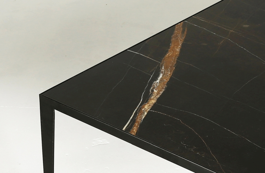 table basse, métal noir et marbre noir, taille standard